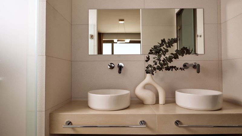 Bathroom with double washbasin and mirror – Segreto Del Lusso, Zakynthos