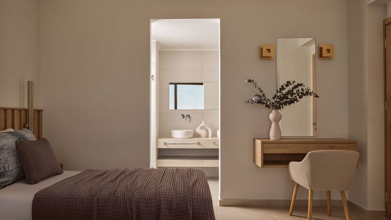Bedroom with dressing table and ensuite – Segreto Del Lusso, Zakynthos