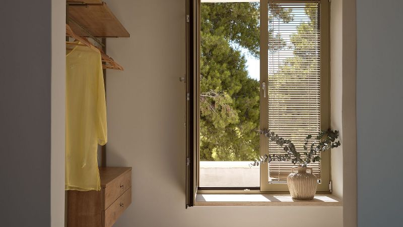 Dressing area with garden window – Segreto Del Lusso, Zakynthos